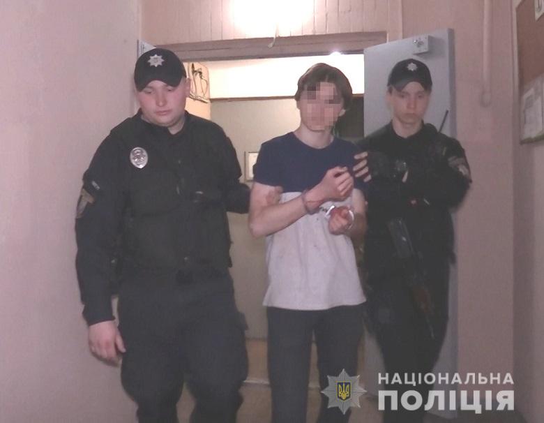 В Киеве 15-летний подросток нанес ножевые ранения своей матери и бабушке