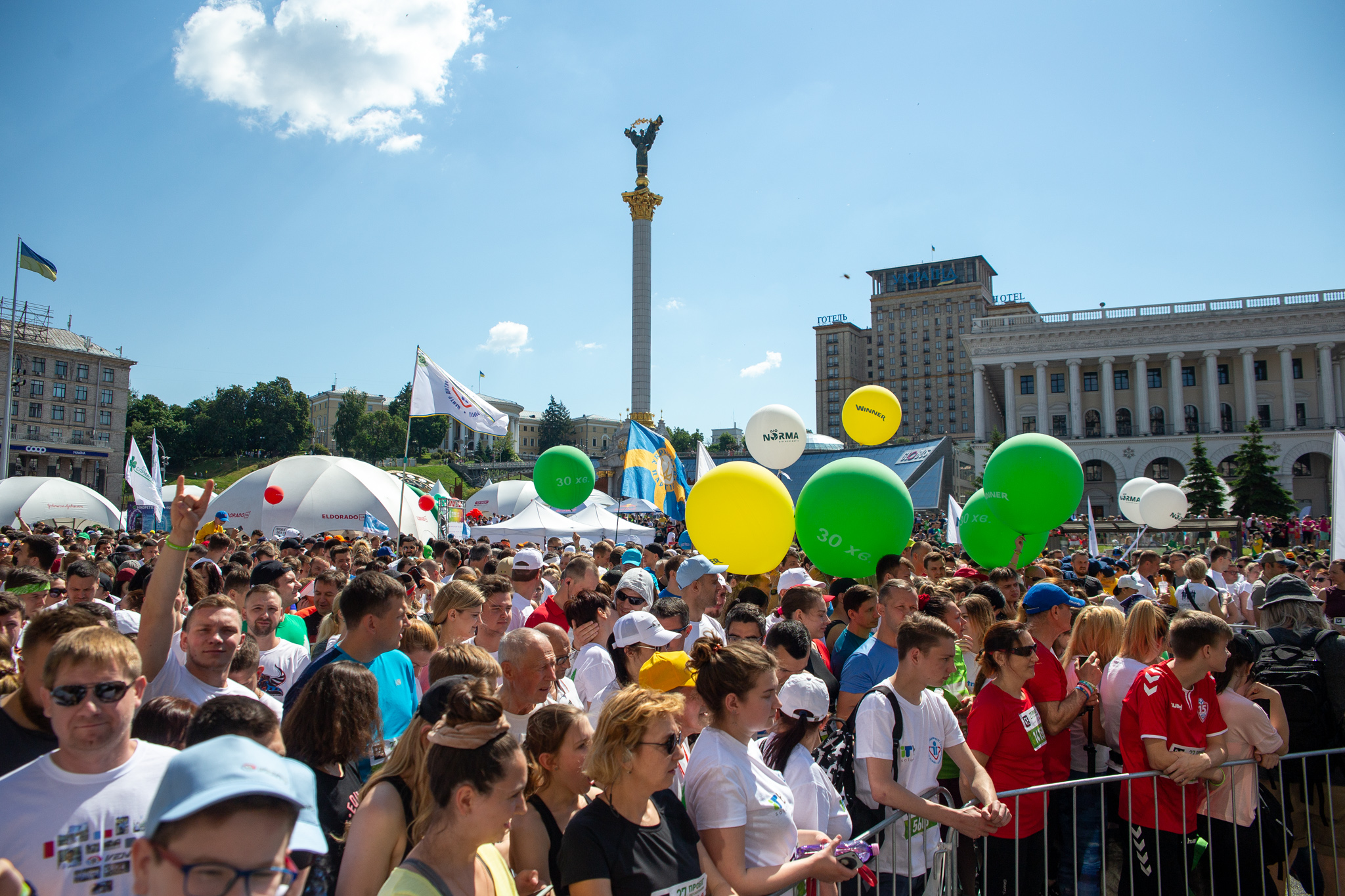 В Киеве более 18 тыс. человек приняли участие в Пробеге под каштанами (фотогалерея)