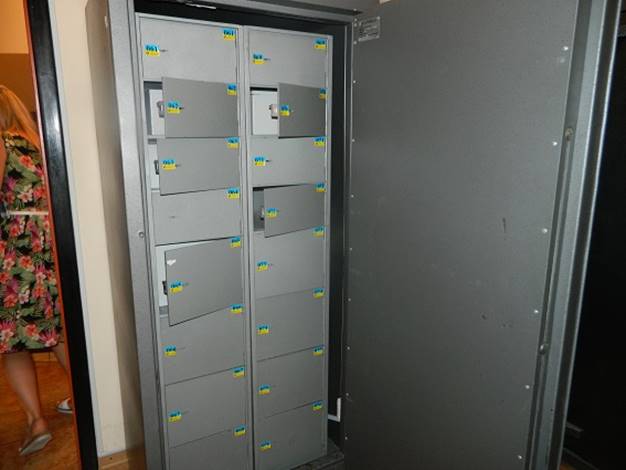 В Киеве из банковской ячейки украли 210 тыс. долл. и более 3 кг золота
