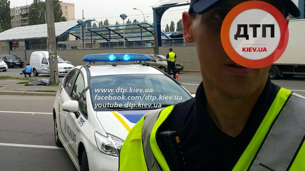 В Киеве на проспекте Леся Курбаса в результате ДТП погиб мотоциклист