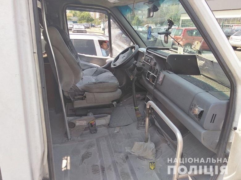 В Киеве неизвестные забросали маршрутки «коктейлями Молотова» (ФОТО)