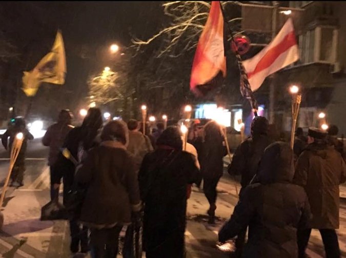 В Киеве прошло факельное шествие, приуроченное к годовщине разгона Майдана