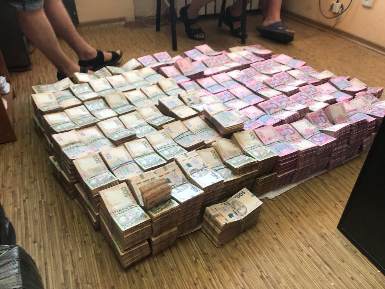 В Киеве сигаретные бизнесмены не платили налоги: изъяты 50 млн грн «черного нала» (ФОТО)