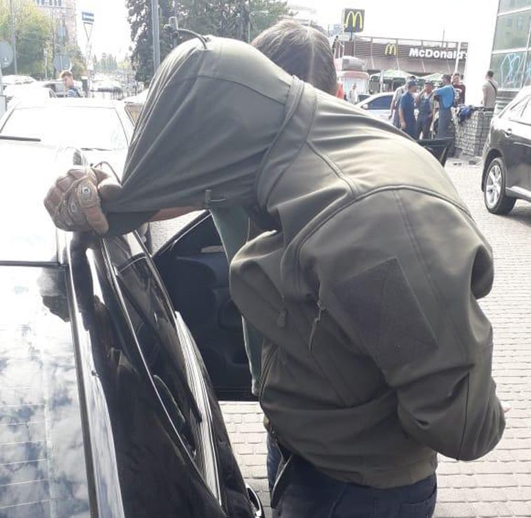 В Киеве украинцы и казахстанец пытались сбыть 25 тысяч фальшивых евро