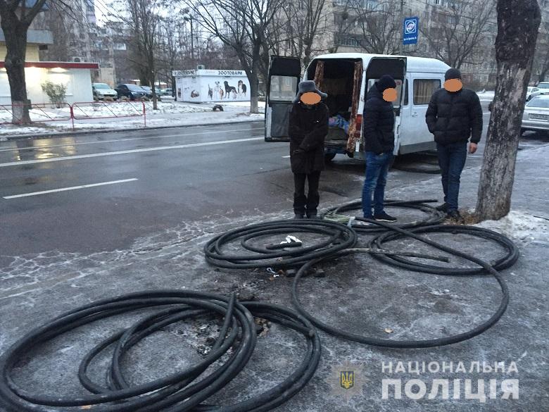 В Киеве злоумышленники вырезали около 80 метров кабеля правительственной связи