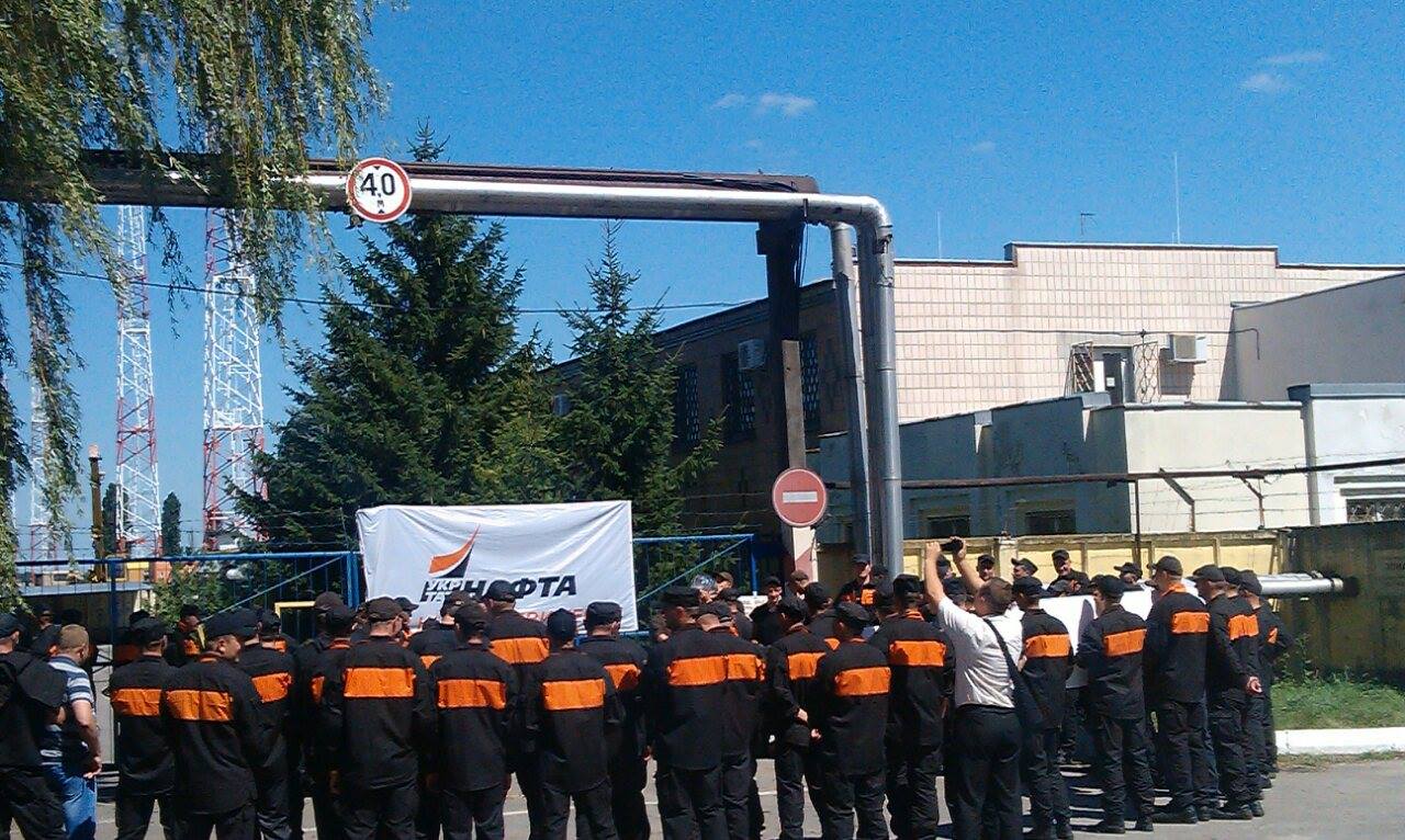 В Кременчуге неизвестные штурмуют здание Укртранснафты, - Пасишник