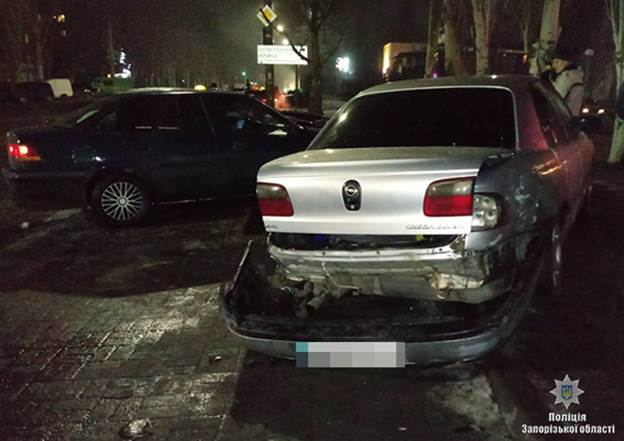 В Мелитополе под Запорожьем случилось ДТП с участием пяти автомобилей, есть пострадавшие