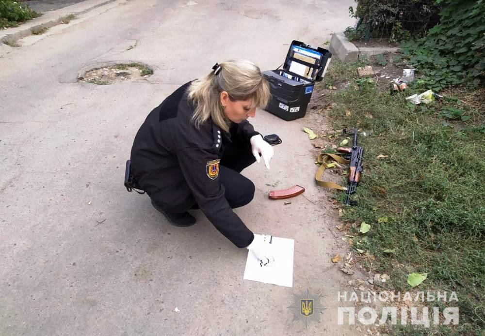 В Одессе пьяный мужчина устроил на улице стрельбу из карабина (ФОТО, ВИДЕО)