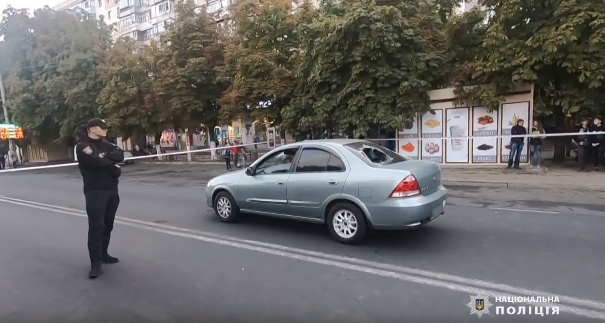В Одесской области машина въехала в толпу протестующих, пострадал полицейский
