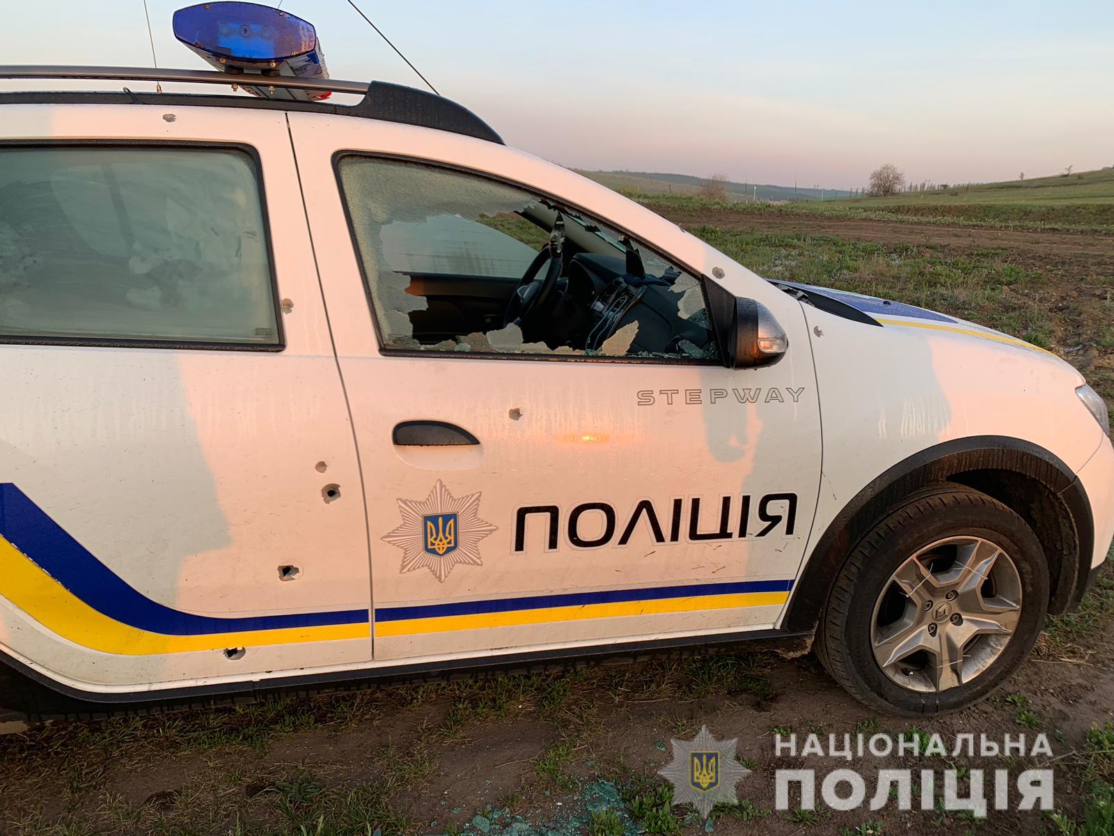 В Одесской области злоумышленник обстрелял полицейский автомобиль (ФОТО)