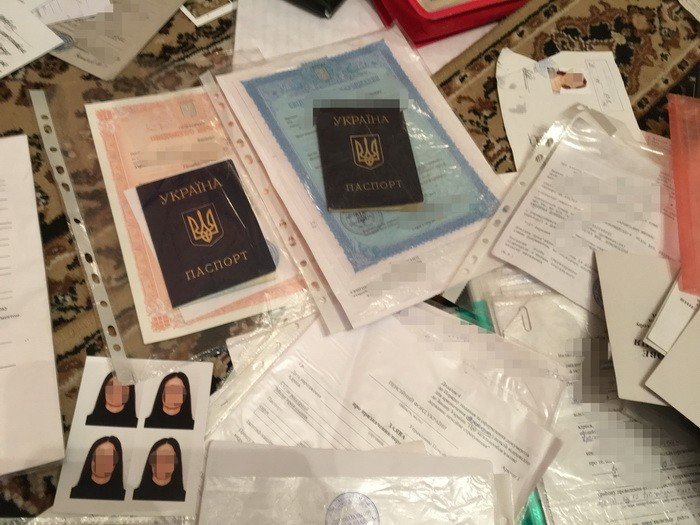 В Покровске СБУ задержала женщину, подделывавшую документы для боевиков ДНР