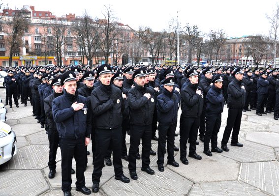 В Полтаве 245 патрульных полицейских приняли присягу