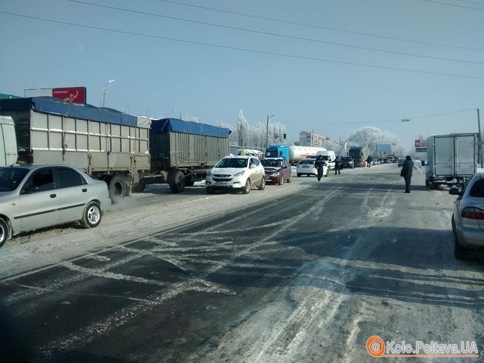 В Полтавской обл. бойцы АТО блокировали трассу Киев – Харьков
