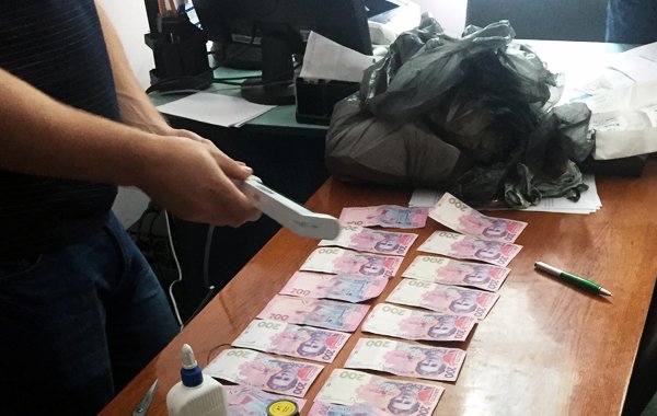 В Ровенской обл. чиновник ОГА продавал разрешения на водопользование