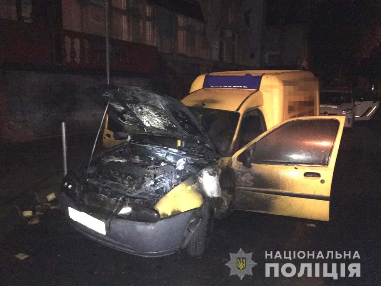 В Ровно подожгли автомобиль с агитацией кандидата в нардепы (ФОТО)