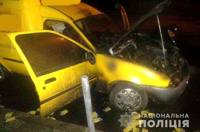 В Ровно подожгли автомобиль с агитацией кандидата в нардепы (ФОТО)