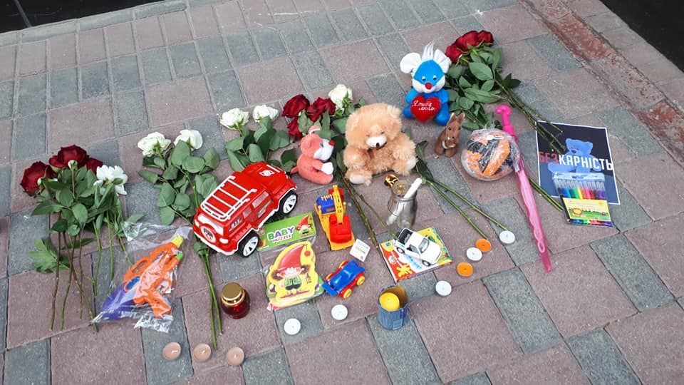 В ряде городов Украины прошли митинги за отставку Авакова (ФОТО, ВИДЕО)