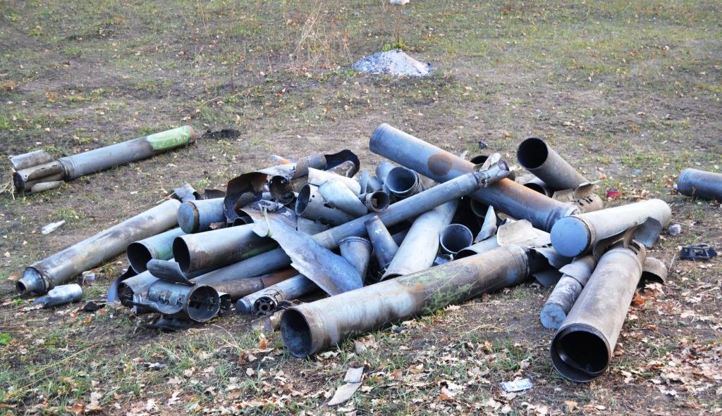 В Сватово саперы приступили к зачистке территории складов боеприпасов