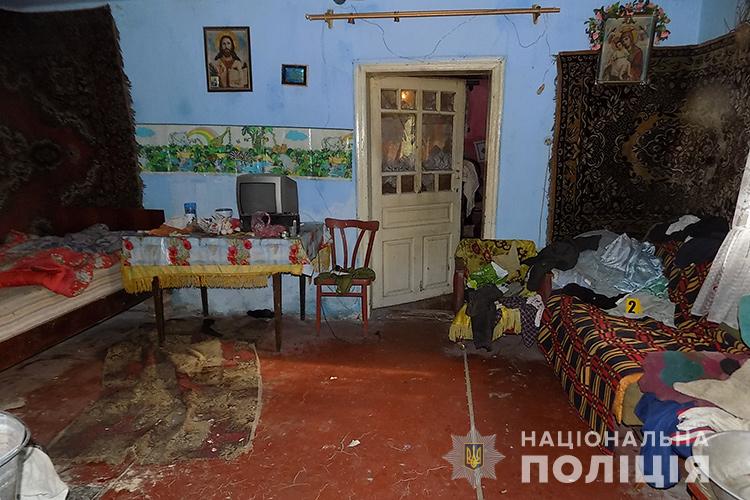 В Тернопольской области двое мужчин пытали односельчанина раскаленным утюгом из-за пропавшей золотой цепочки