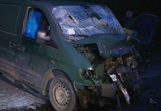 В Винницкой обл. в лобовом столкновении двух авто погибли четыре человека