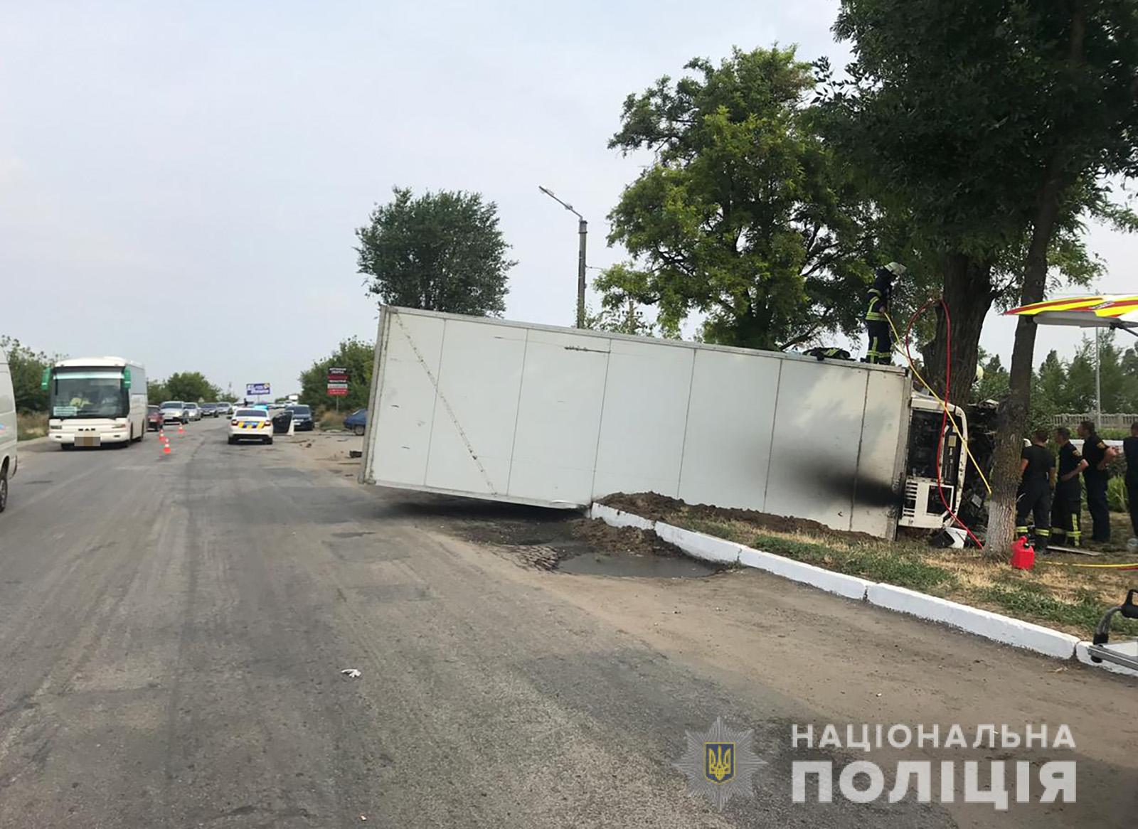 В Запорожской области фура влетела в легковушку, водитель грузовика погиб