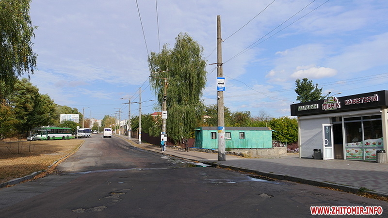 В Житомире горел троллейбус с пассажирами внутри, люди выпрыгивали из окон (ФОТО)