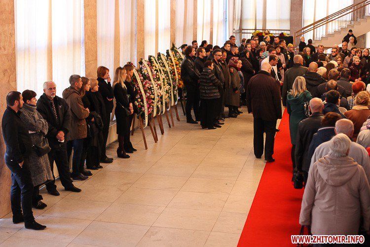 В Житомире попрощались с актрисой Дизель-шоу Мариной Поплавской