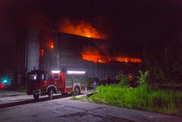 Во Львовской обл. горели склады, - очевидцы