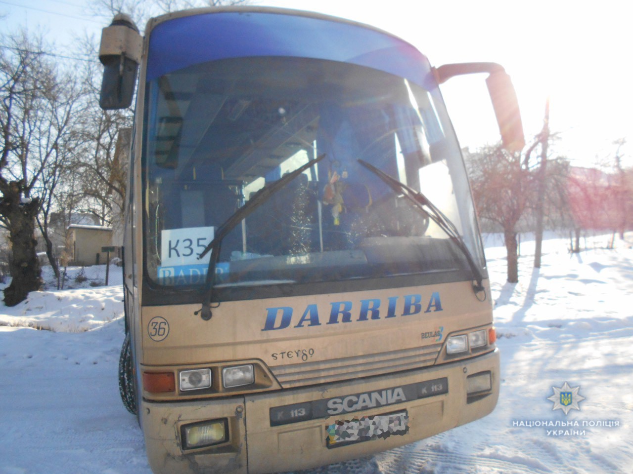 Во Львовской обл. пьяный мужчина угнал автобус и врезался в дерево