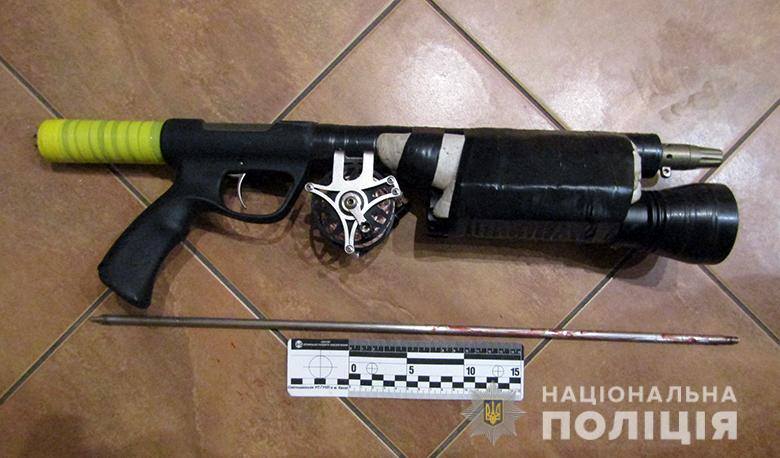 Во время ссоры киевлянин пытался убить бывшую жену выстрелом из гарпуна (ФОТО)