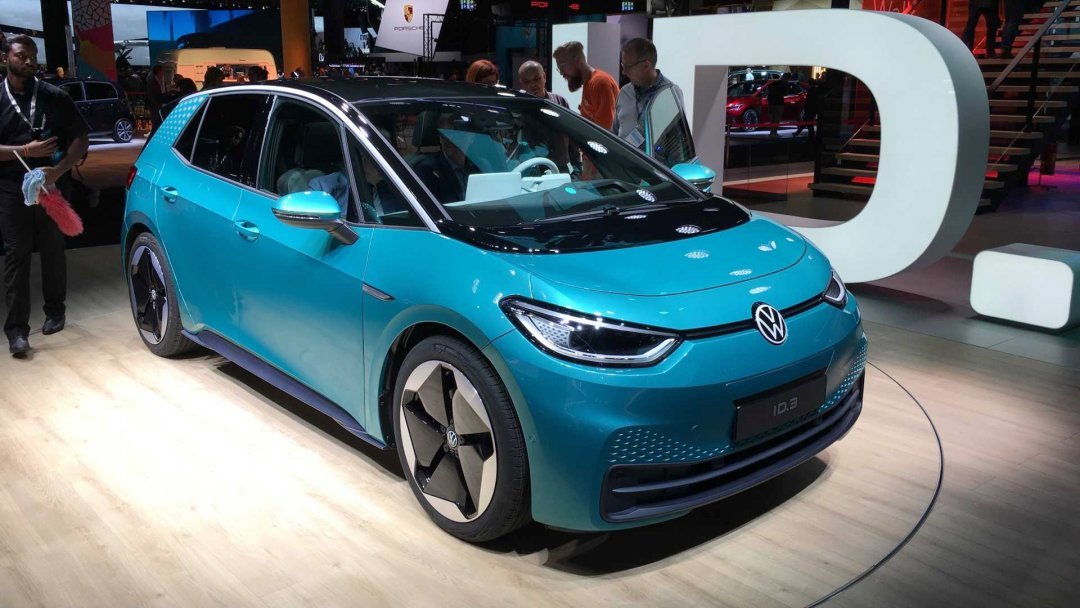 Volkswagen представила свой первый серийный электромобиль (ФОТО)