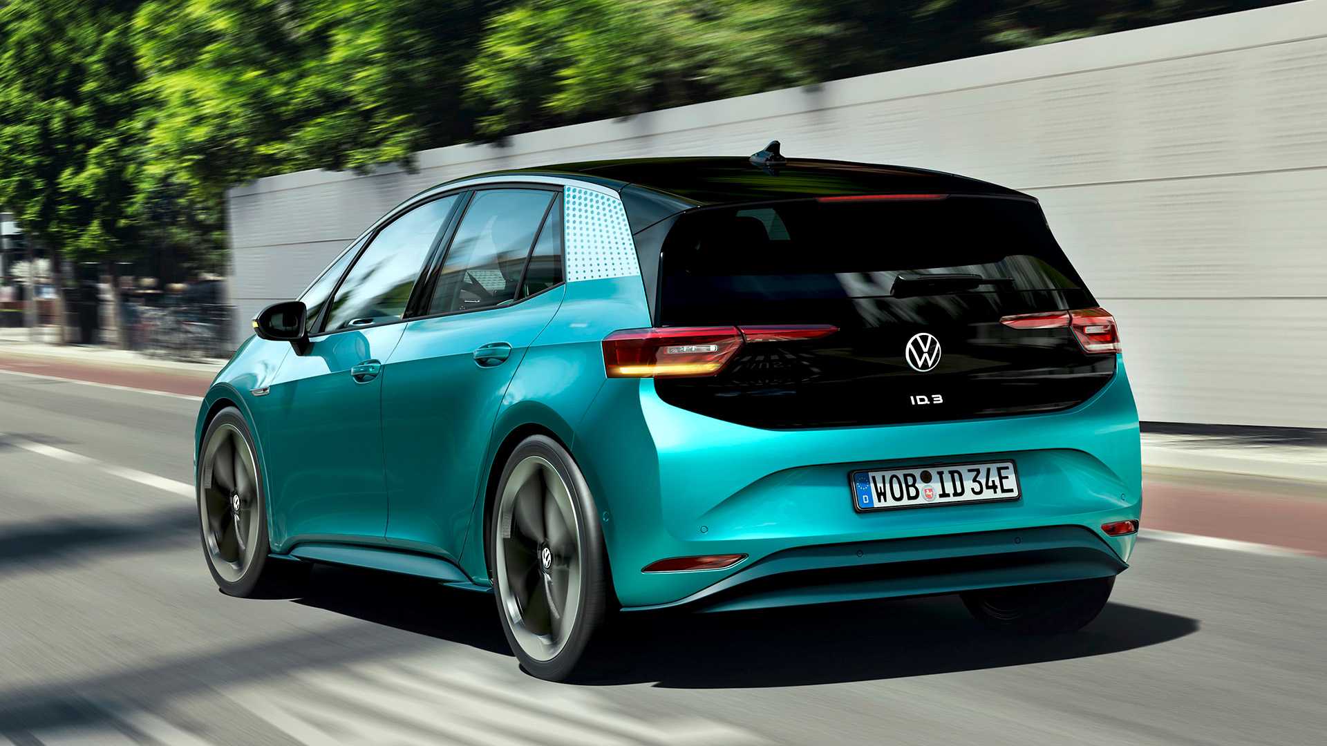 Volkswagen представила свой первый серийный электромобиль (ФОТО)