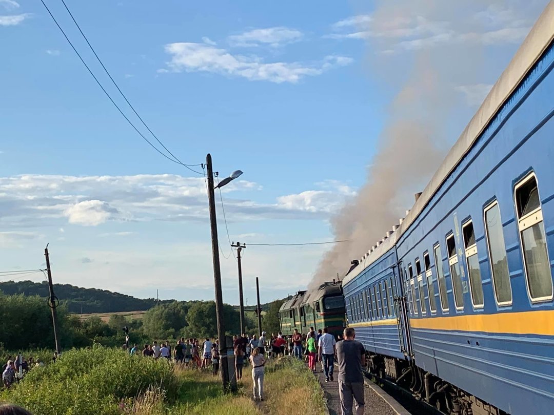Возле Львова горел пассажирский поезд (ФОТО)