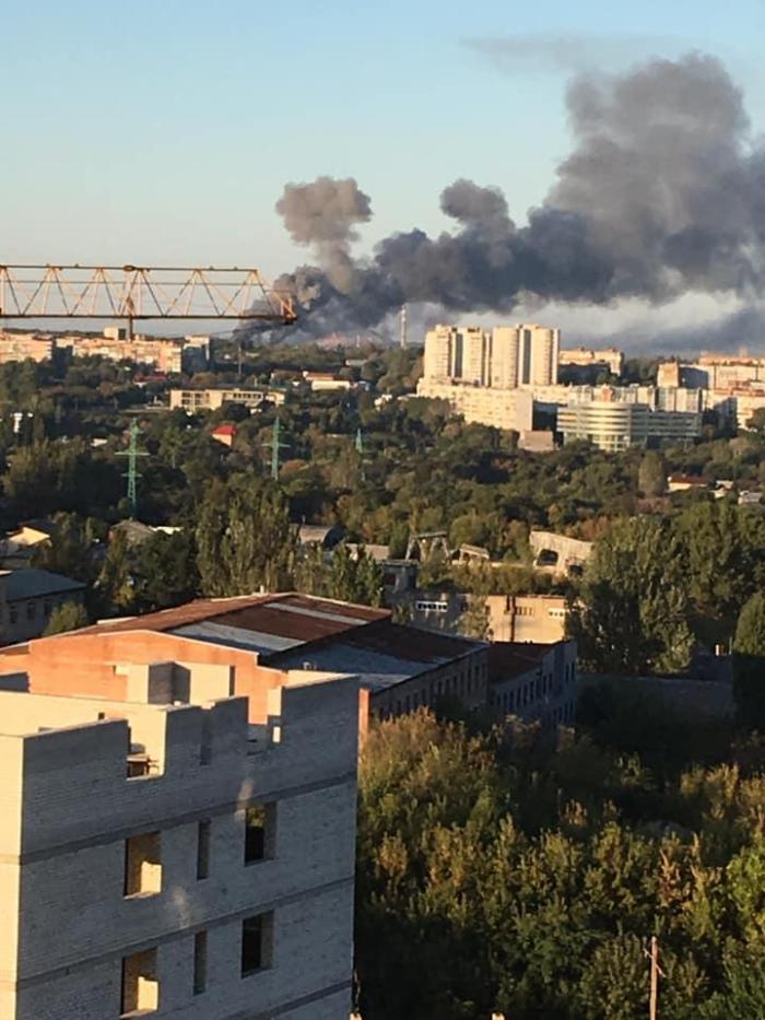 Взрывы в Донецке: у боевиков загорелся склад боеприпасов (ФОТО, ВИДЕО)