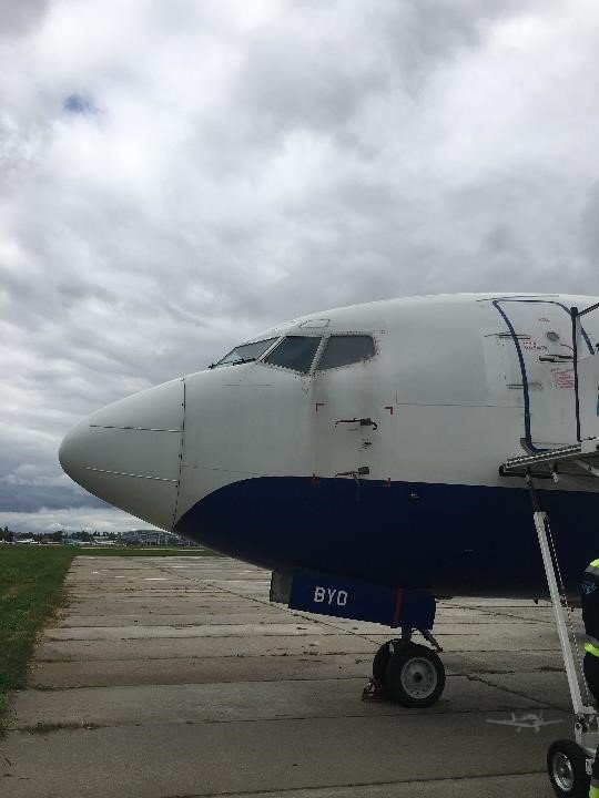Заблокированный в аэропорту Жуляны Boeing 737 выставили на продажу за 850 тыс. долларов