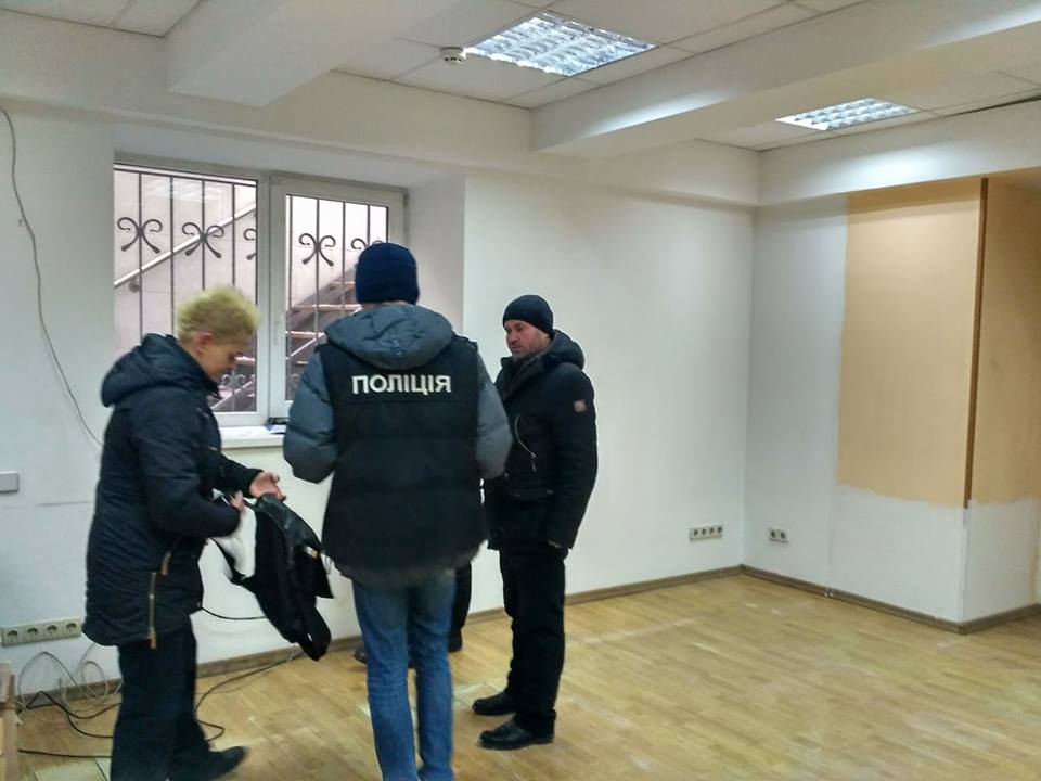 Захват книжного магазина: А книжки где? В… библиотеке!