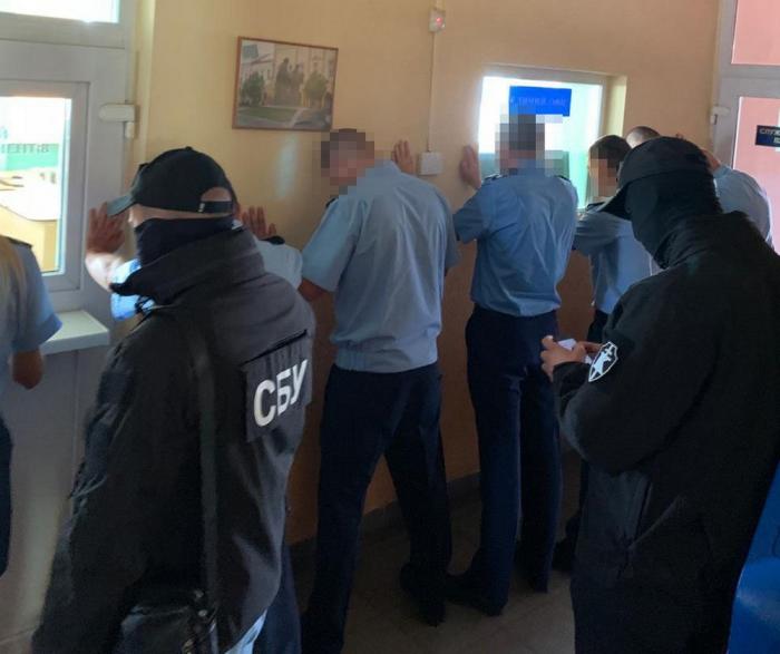Закарпатских таможенников уличили в злоупотреблениях на более чем полумиллиона гривен — СБУ (ФОТО)