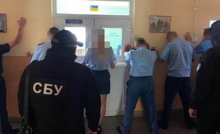Закарпатских таможенников уличили в злоупотреблениях на более чем полумиллиона гривен — СБУ (ФОТО)