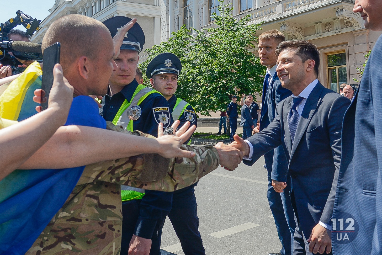 Зеленский из Мариинского дворца пошел в АП пешком