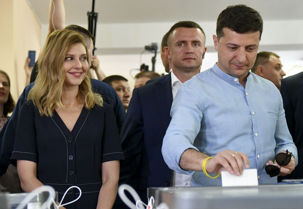 Зеленский после голосования заявил о первом законопроекте, который направит в новую Раду (ФОТО, ВИДЕО)