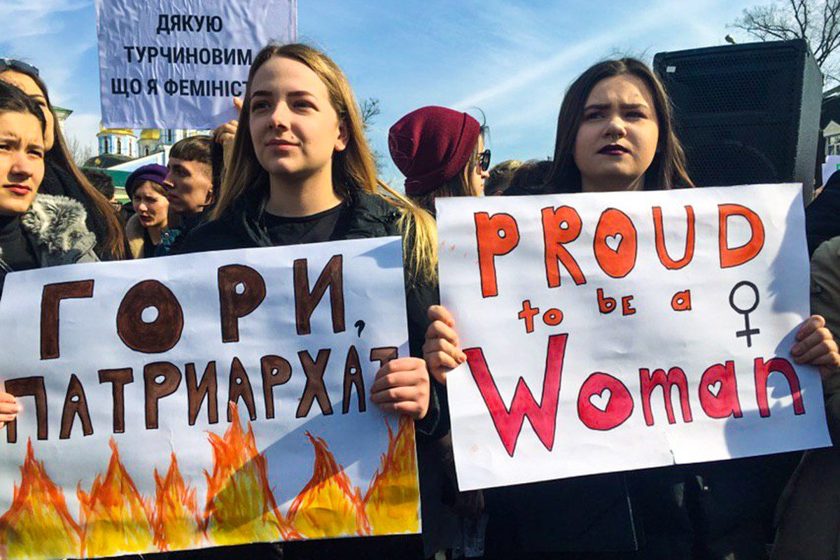 Женские марши, авторалли и праздничный общественный транспорт: Как Украина отпраздновала 8 Марта (фото, видео)
