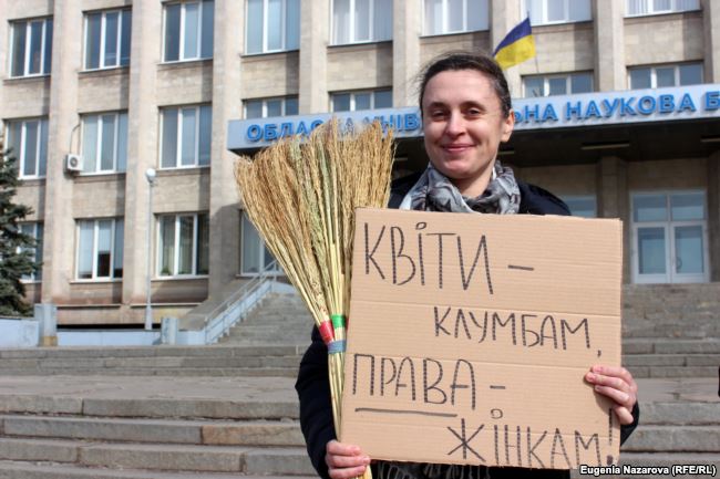 Женские марши, авторалли и праздничный общественный транспорт: Как Украина отпраздновала 8 Марта (фото, видео)