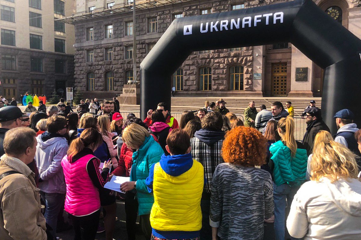Женские марши, авторалли и праздничный общественный транспорт: Как Украина отпраздновала 8 Марта (фото, видео)