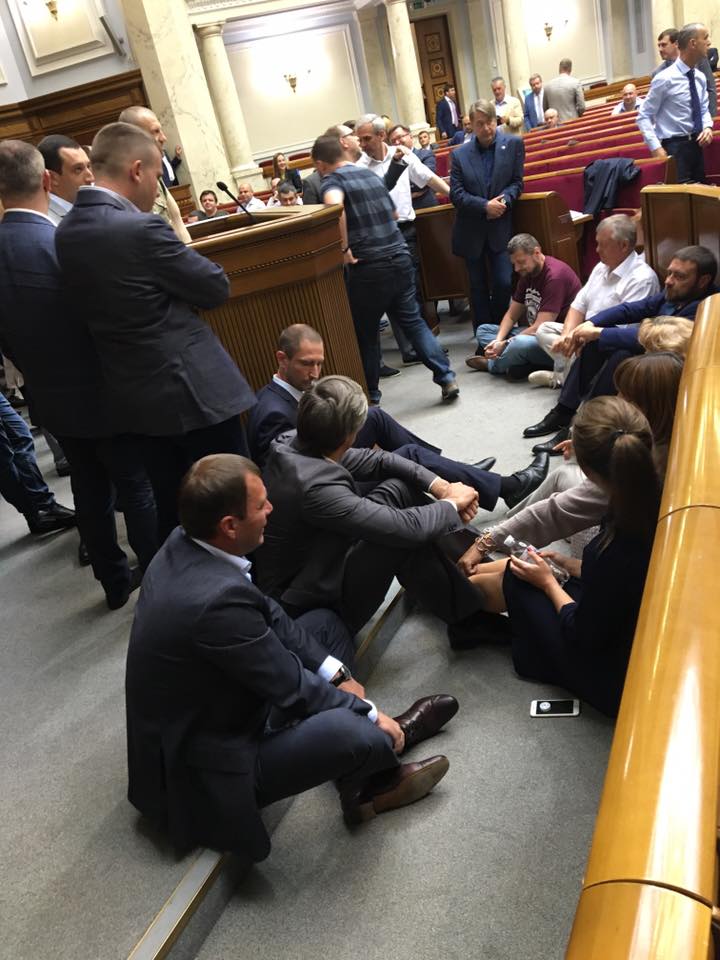 Радикальная партия объявила сидячую забастовку
