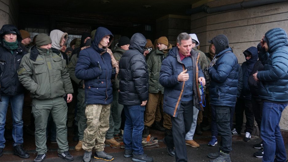 В Днепре происходят массовые беспорядки под офисом партии Укроп (фото, видео)
