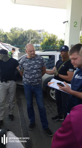 В Ивано-Франковской области начальник таможенного поста требовал 2,5 тыс. долл. за оформление ткани для роллет