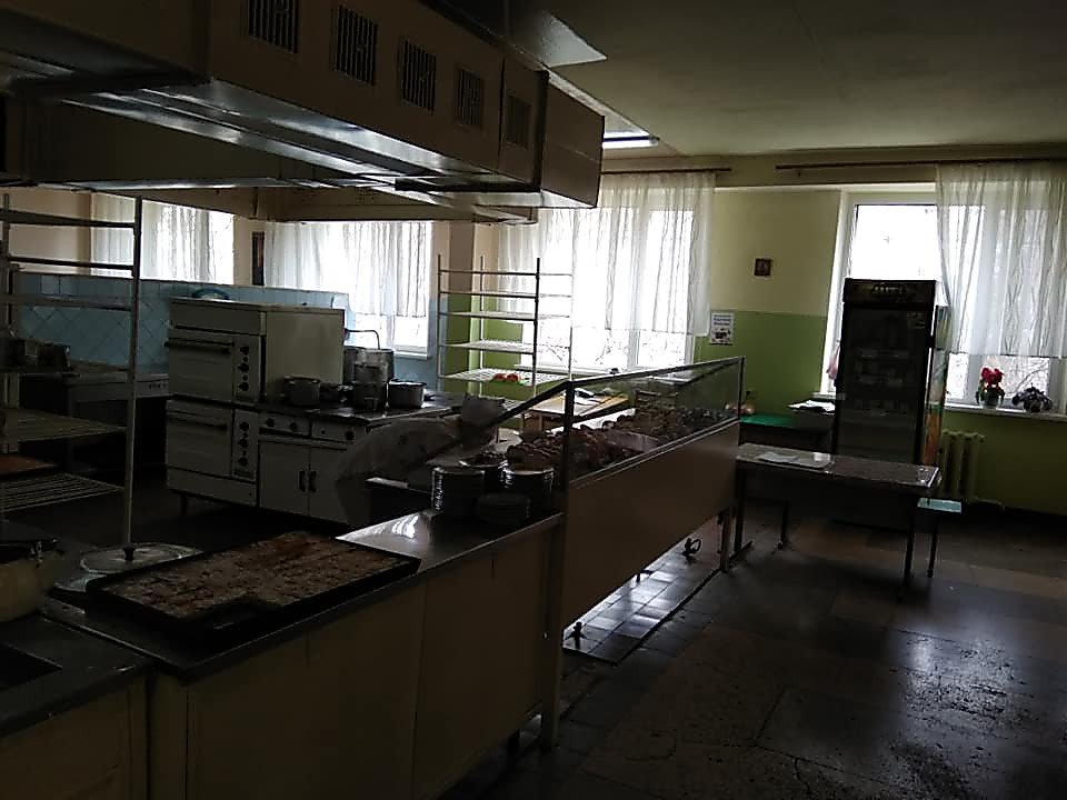 В Николаеве полиция проводит массовые обыски в школах и ряде коммунальных и частных предприятий (фото)