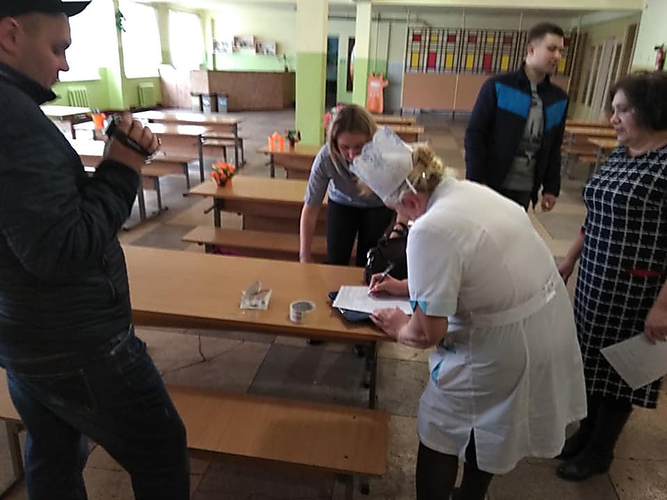 В Николаеве полиция проводит массовые обыски в школах и ряде коммунальных и частных предприятий (фото)