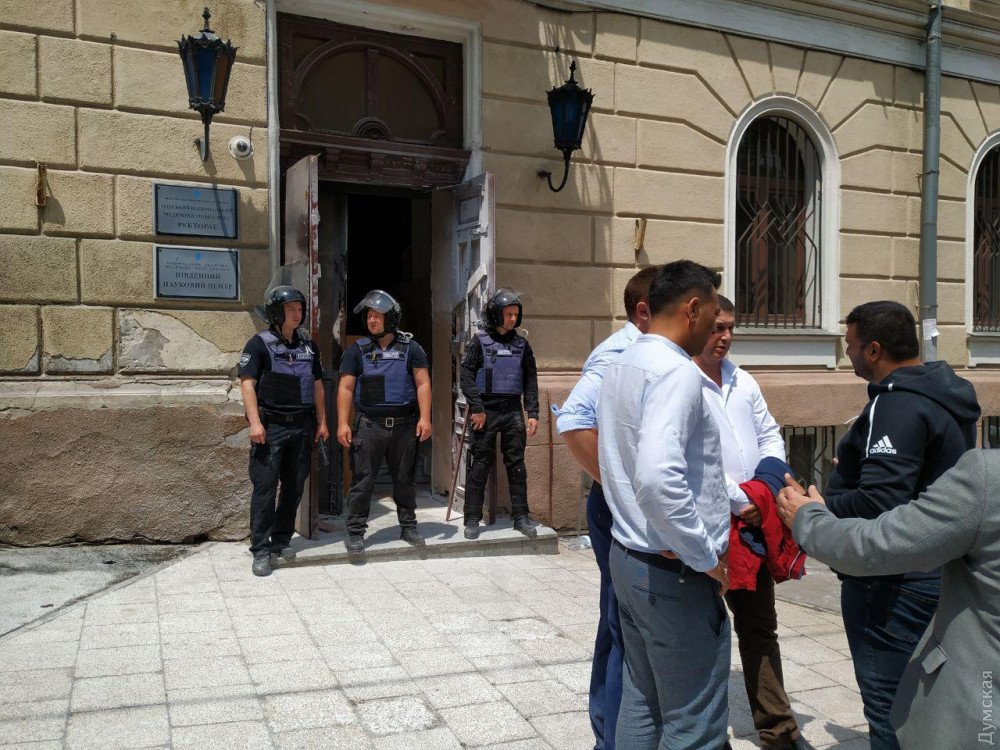 В Одесском медуниверситете произошли столкновения, задержан 51 человек