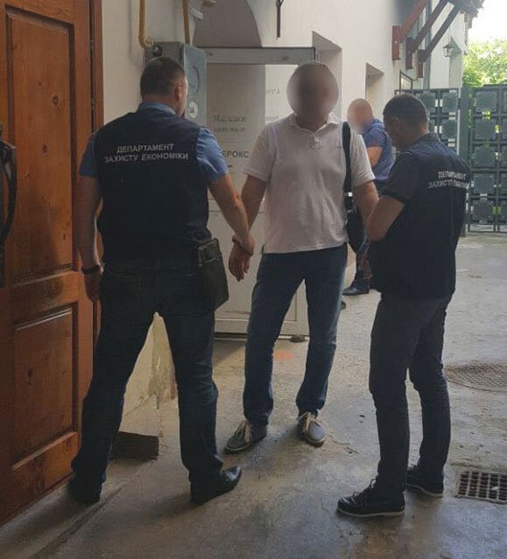 В Закарпатской обл. на взятке разоблачили группу чиновников, в том числе мэра города, - полиция